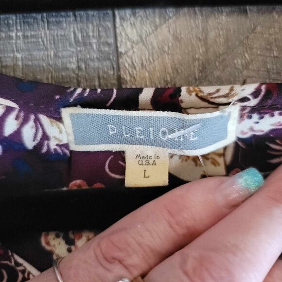 EUC Pleione Burgundy Floral design tank top - Picture 2 of 3